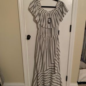 NWT Women’s M off the shoulder maxi dress